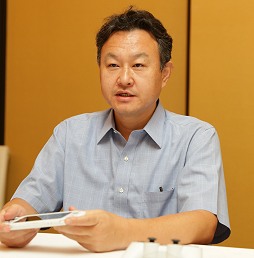 画像ギャラリー No.003のサムネイル画像 / ［TGS 2013］SCE WWSプレジデントの吉田修平氏インタビュー。ネットワークを通じてさまざまなデバイスがつながり，どこにいてもゲームと触れ合えるのがPlayStation 4のコンセプト