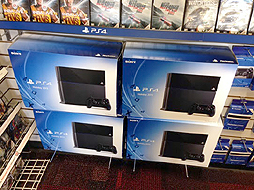 画像ギャラリー No.002のサムネイル画像 / いよいよPS4が北米でローンチへ。GameStopは現地時間11月15日0:00に4200店舗で「ミッドナイトローンチ」イベントを開催