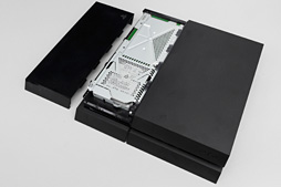 画像ギャラリー No.028のサムネイル画像 / 「PlayStation 4」分解レポート。AMDのカスタムAPUを搭載する新世代マシンは,とてもゲーム機らしいゲーム機だった