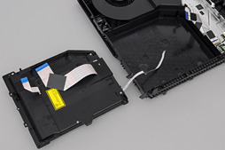 画像ギャラリー No.039のサムネイル画像 / 「PlayStation 4」分解レポート。AMDのカスタムAPUを搭載する新世代マシンは,とてもゲーム機らしいゲーム機だった