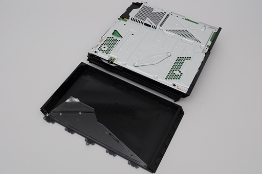 画像ギャラリー No.045のサムネイル画像 / 「PlayStation 4」分解レポート。AMDのカスタムAPUを搭載する新世代マシンは,とてもゲーム機らしいゲーム機だった