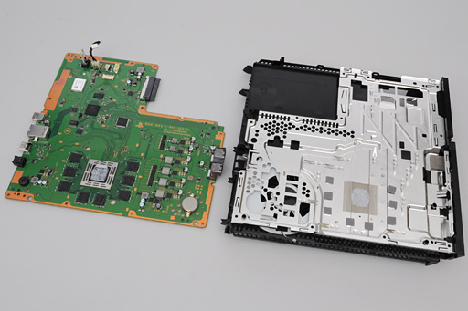 画像ギャラリー No.049のサムネイル画像 / 「PlayStation 4」分解レポート。AMDのカスタムAPUを搭載する新世代マシンは,とてもゲーム機らしいゲーム機だった