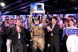 画像ギャラリー No.048のサムネイル画像 / PlayStation 4のカウントダウンイベントが銀座で開催。多数のゲームクリエイターや著名人が集結した会場の模様をレポート