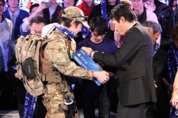 画像ギャラリー No.050のサムネイル画像 / PlayStation 4のカウントダウンイベントが銀座で開催。多数のゲームクリエイターや著名人が集結した会場の模様をレポート