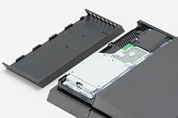 画像ギャラリー No.010のサムネイル画像 / 新型PS4「CUH-1200」分解レポート。軽量化と省電力化を実現した背景には,筐体と基板のシンプル化があった