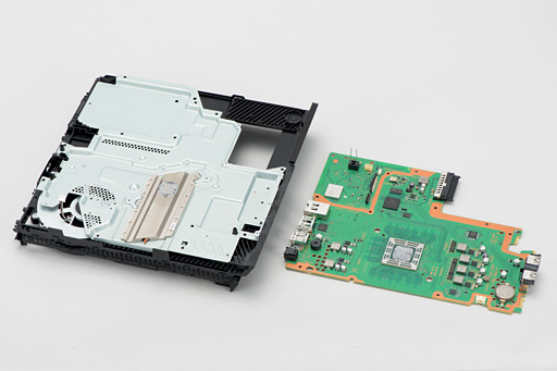 画像ギャラリー No.034のサムネイル画像 / 新型PS4「CUH-1200」分解レポート。軽量化と省電力化を実現した背景には,筐体と基板のシンプル化があった