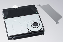画像ギャラリー No.035のサムネイル画像 / 新型PS4「CUH-2000」分解レポート。カスタムAPUの刷新で生まれた余裕を小型化に振った,順当な進化版を見る