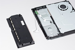 画像ギャラリー No.036のサムネイル画像 / 新型PS4「CUH-2000」分解レポート。カスタムAPUの刷新で生まれた余裕を小型化に振った,順当な進化版を見る