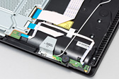 画像ギャラリー No.044のサムネイル画像 / 新型PS4「CUH-2000」分解レポート。カスタムAPUの刷新で生まれた余裕を小型化に振った,順当な進化版を見る