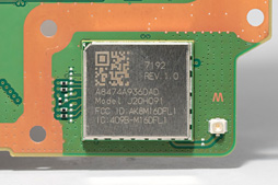画像ギャラリー No.046のサムネイル画像 / 新型PS4「CUH-2000」分解レポート。カスタムAPUの刷新で生まれた余裕を小型化に振った,順当な進化版を見る