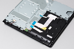 画像ギャラリー No.047のサムネイル画像 / 新型PS4「CUH-2000」分解レポート。カスタムAPUの刷新で生まれた余裕を小型化に振った,順当な進化版を見る