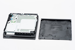 画像ギャラリー No.032のサムネイル画像 / 「PlayStation 4 Pro」分解レポート。「ソニーが今後もPS4の性能向上を続けていく可能性」に期待できるハードウェア設計だ