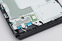 画像ギャラリー No.034のサムネイル画像 / 「PlayStation 4 Pro」分解レポート。「ソニーが今後もPS4の性能向上を続けていく可能性」に期待できるハードウェア設計だ