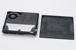 画像ギャラリー No.043のサムネイル画像 / 「PlayStation 4 Pro」分解レポート。「ソニーが今後もPS4の性能向上を続けていく可能性」に期待できるハードウェア設計だ