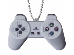 ボタンを押すと起動音が鳴る！ PlayStation歴代コントローラを再現したサウンドマスコットが5月中に発売予定