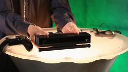 画像ギャラリー No.003のサムネイル画像 / Xbox広報担当“メイジャー・ネルソン”による,Xbox Oneの製品ボックスを開封する動画が公開