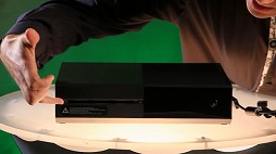画像ギャラリー No.005のサムネイル画像 / Xbox広報担当“メイジャー・ネルソン”による,Xbox Oneの製品ボックスを開封する動画が公開