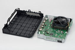 画像ギャラリー No.036のサムネイル画像 / 「Xbox One」分解レポート。これはシンプルさと合理性をとことん突き詰めたハードだ
