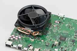 画像ギャラリー No.039のサムネイル画像 / 「Xbox One」分解レポート。これはシンプルさと合理性をとことん突き詰めたハードだ