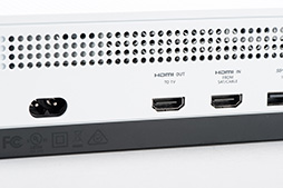 画像ギャラリー No.015のサムネイル画像 / 「Xbox One S」分解レポート。内部構造のシンプルさは維持しつつ,カスタムAPUの低消費電力効果を小型化に活かしたマシンだった