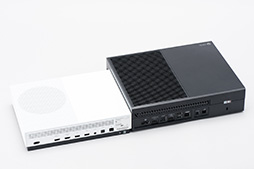 画像ギャラリー No.017のサムネイル画像 / 「Xbox One S」分解レポート。内部構造のシンプルさは維持しつつ,カスタムAPUの低消費電力効果を小型化に活かしたマシンだった