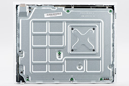 画像ギャラリー No.028のサムネイル画像 / 「Xbox One S」分解レポート。内部構造のシンプルさは維持しつつ,カスタムAPUの低消費電力効果を小型化に活かしたマシンだった