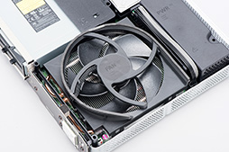 画像ギャラリー No.039のサムネイル画像 / 「Xbox One S」分解レポート。内部構造のシンプルさは維持しつつ,カスタムAPUの低消費電力効果を小型化に活かしたマシンだった