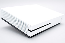 画像ギャラリー No.065のサムネイル画像 / 「Xbox One S」分解レポート。内部構造のシンプルさは維持しつつ,カスタムAPUの低消費電力効果を小型化に活かしたマシンだった