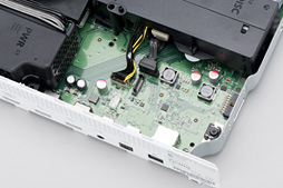 画像ギャラリー No.067のサムネイル画像 / 「Xbox One S」分解レポート。内部構造のシンプルさは維持しつつ,カスタムAPUの低消費電力効果を小型化に活かしたマシンだった