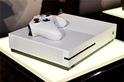 画像ギャラリー No.009のサムネイル画像 / ［E3 2017］西川善司の3DGE：Xbox One Xの外観と内部構造を見て分かったこと