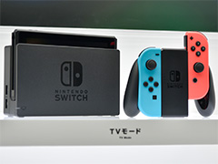 写真で見る「Nintendo Switch」。本体やドックだけでなく，専用ゲームパッド「Joy-Con」にも注目せよ