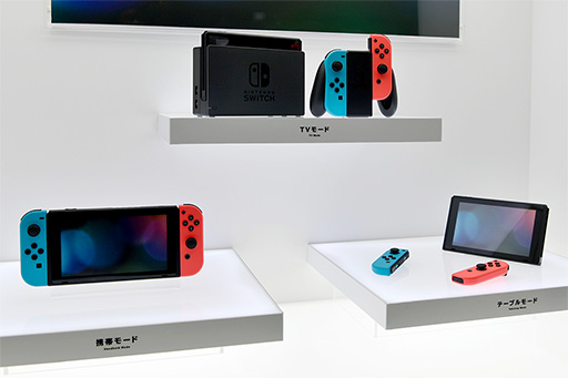 画像ギャラリー No.002のサムネイル画像 / 写真で見る「Nintendo Switch」。本体やドックだけでなく,専用ゲームパッド「Joy-Con」にも注目せよ