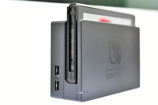 画像ギャラリー No.010のサムネイル画像 / 写真で見る「Nintendo Switch」。本体やドックだけでなく,専用ゲームパッド「Joy-Con」にも注目せよ