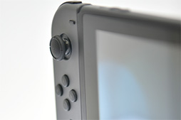 画像ギャラリー No.013のサムネイル画像 / 写真で見る「Nintendo Switch」。本体やドックだけでなく,専用ゲームパッド「Joy-Con」にも注目せよ