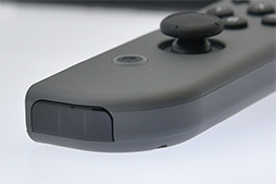 画像ギャラリー No.017のサムネイル画像 / 写真で見る「Nintendo Switch」。本体やドックだけでなく,専用ゲームパッド「Joy-Con」にも注目せよ