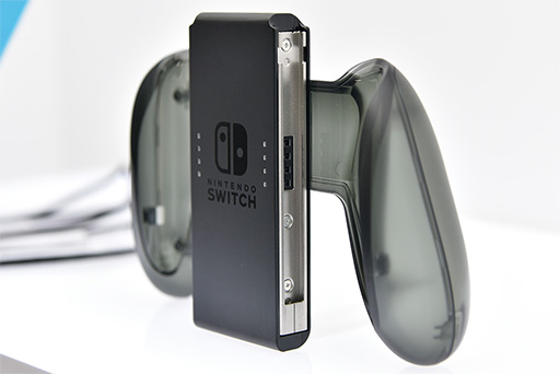 画像ギャラリー No.019のサムネイル画像 / 写真で見る「Nintendo Switch」。本体やドックだけでなく,専用ゲームパッド「Joy-Con」にも注目せよ