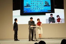 画像ギャラリー No.004のサムネイル画像 / Nintendo Switch体験会の本体紹介ステージをレポート。有野晋哉さんと小松未可子さんがJoy-Conのさまざまな機能を使う「1-2-Switch」で対戦した