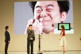 画像ギャラリー No.009のサムネイル画像 / Nintendo Switch体験会の本体紹介ステージをレポート。有野晋哉さんと小松未可子さんがJoy-Conのさまざまな機能を使う「1-2-Switch」で対戦した