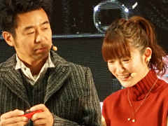 Nintendo Switch体験会の本体紹介ステージをレポート。有野晋哉さんと小松未可子さんがJoy-Conのさまざまな機能を使う「1-2-Switch」で対戦した