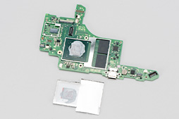 画像ギャラリー No.062のサムネイル画像 / 「Nintendo Switch」分解レポート。「任天堂はどんな新しいことを提供してくれるのか」と期待が膨らむ内部構造だ
