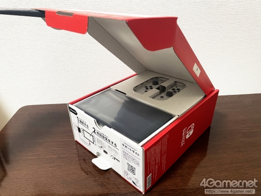 画像ギャラリー No.007のサムネイル画像 / 本日発売「Nintendo Switch(有機ELモデル)」を開封! 映像や本体の仕様は従来モデルと何が違うのか,写真や動画で比較してみた