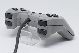 画像ギャラリー No.002のサムネイル画像 / PlayStation 5用ゲームパッド「DualSense」が発表されたので,PSシリーズを支えた「DUALSHOCK」の進化を見比べてみる