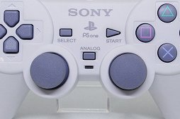 画像ギャラリー No.011のサムネイル画像 / PlayStation 5用ゲームパッド「DualSense」が発表されたので,PSシリーズを支えた「DUALSHOCK」の進化を見比べてみる