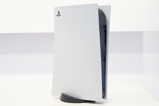画像ギャラリー No.001のサムネイル画像 / 8K写真で見るPlayStation 5本体とDualSense。本体は静音性に優れ,ゲームパッドは新しくも実用的に