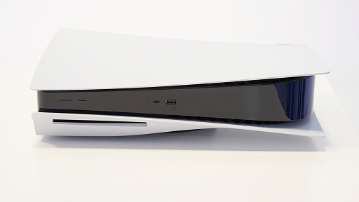 画像ギャラリー No.009のサムネイル画像 / 8K写真で見るPlayStation 5本体とDualSense。本体は静音性に優れ,ゲームパッドは新しくも実用的に