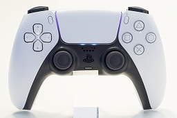画像ギャラリー No.020のサムネイル画像 / 8K写真で見るPlayStation 5本体とDualSense。本体は静音性に優れ,ゲームパッドは新しくも実用的に