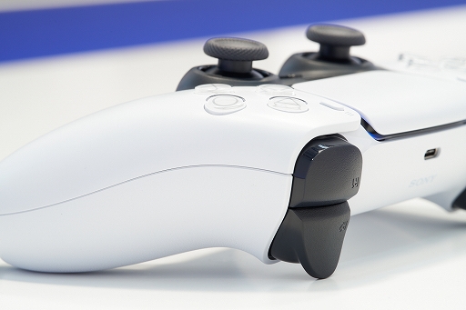画像ギャラリー No.021のサムネイル画像 / 8K写真で見るPlayStation 5本体とDualSense。本体は静音性に優れ,ゲームパッドは新しくも実用的に