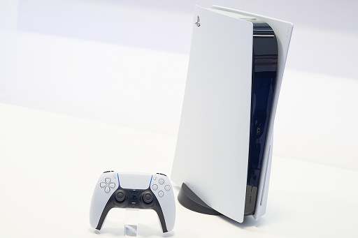 画像ギャラリー No.022のサムネイル画像 / 8K写真で見るPlayStation 5本体とDualSense。本体は静音性に優れ,ゲームパッドは新しくも実用的に
