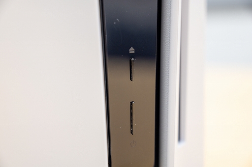 画像ギャラリー No.020のサムネイル画像 / PlayStation 5をひと足先に開封！　ベース取り付けまでを写真でレポート