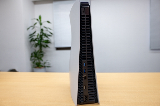 画像ギャラリー No.021のサムネイル画像 / PlayStation 5をひと足先に開封！　ベース取り付けまでを写真でレポート
